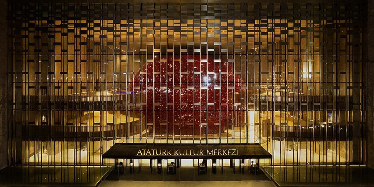 İstanbul'un Kalbindeki Akm Açıldığı Günden Bu Yana Yüzbinlerce Sanatseveri Ağırladı