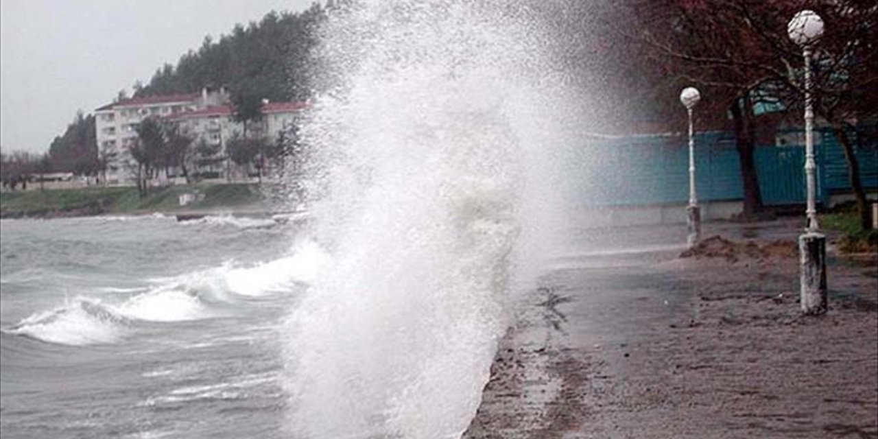 Karadeniz Kıyıları İçin Kuvvetli Yağış ve Fırtına Uyarısı