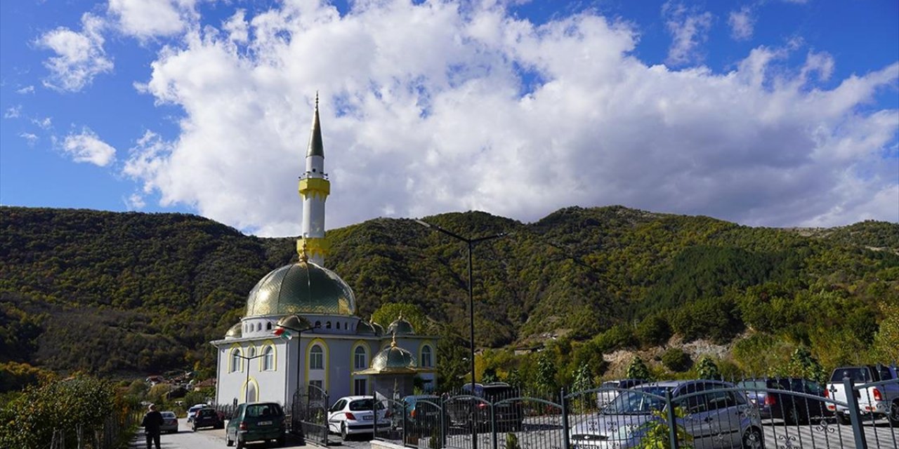 Bulgaristan'da "Rodop Dağları'nın İncisi" Altın Cami, Para Harcanmadan İmece Usulüyle İnşa Edildi
