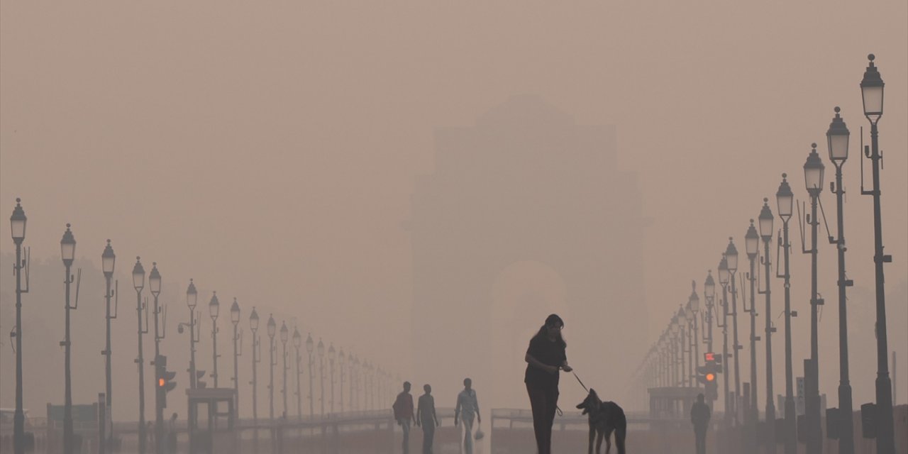 Hindistan, Başkent Yeni Delhi'de Hava Kirliliğine Karşı "Yapay Yağmur" Denemeleri Yapıyor