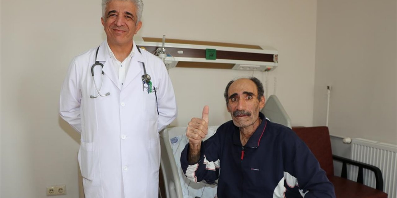 Hastanın Akciğerinden Alınan Karpuz Büyüklüğündeki Kitle 30 Yıllık Cerrahı Şaşırttı