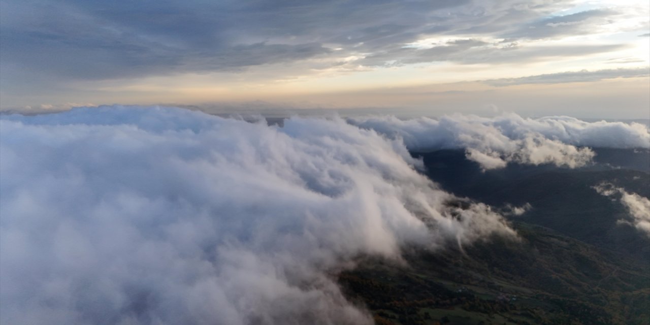 Samsun'da 1650 Rakımlı Dürtmen Dağı'ndaki "Sis Denizi" Dronla Görüntülendi