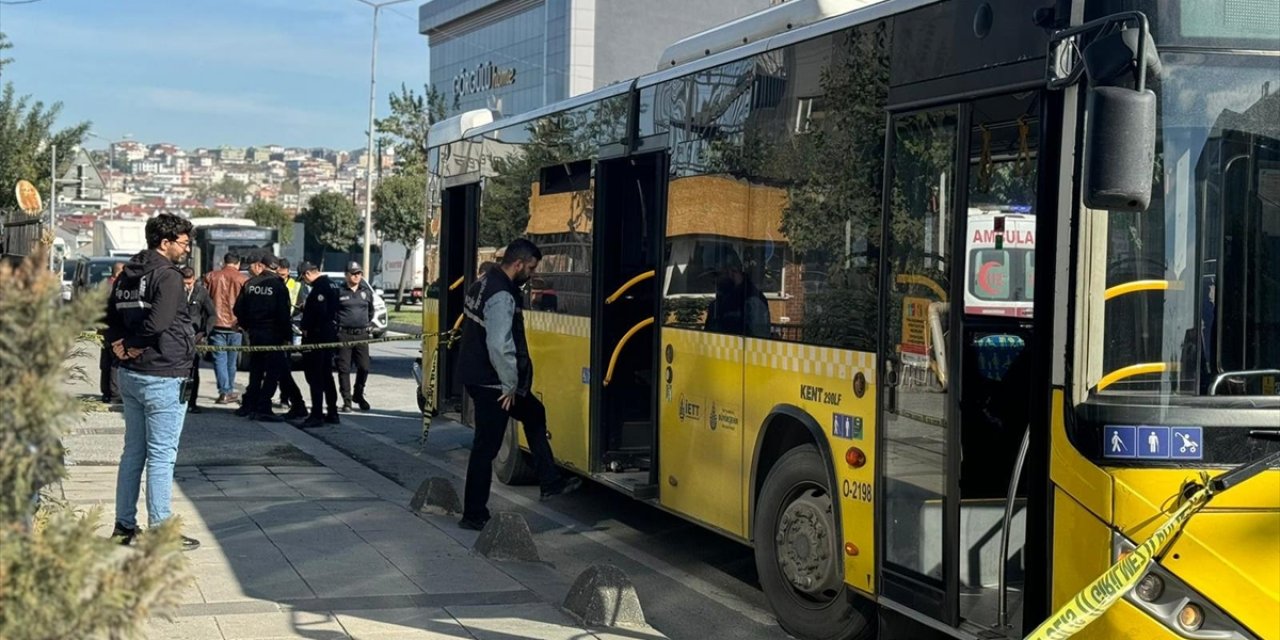 Arnavutköy'de Seyir Halindeki İett Otobüsünde Çıkan Kavgada 1 Kişi Hayatını Kaybetti