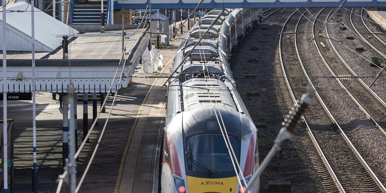 İngiliz Polisi, Dün Trende Düzenlenen Bıçaklı Saldırının Terör Bağlantılı Olmadığını Açıkladı