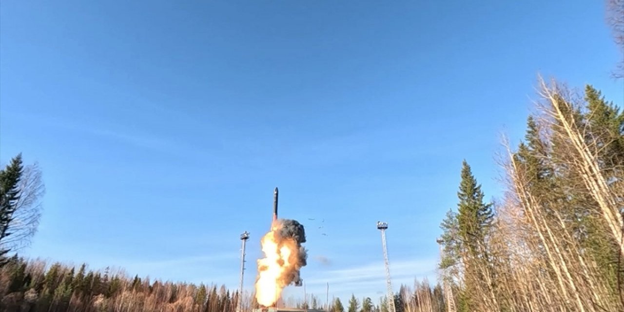 Rus Uzmanlar, Rusya'nın Yeni Füze Sistemlerini Test Etmesinin ABD'ye Karşı Güçlü Mesaj Olduğu Görüşünde