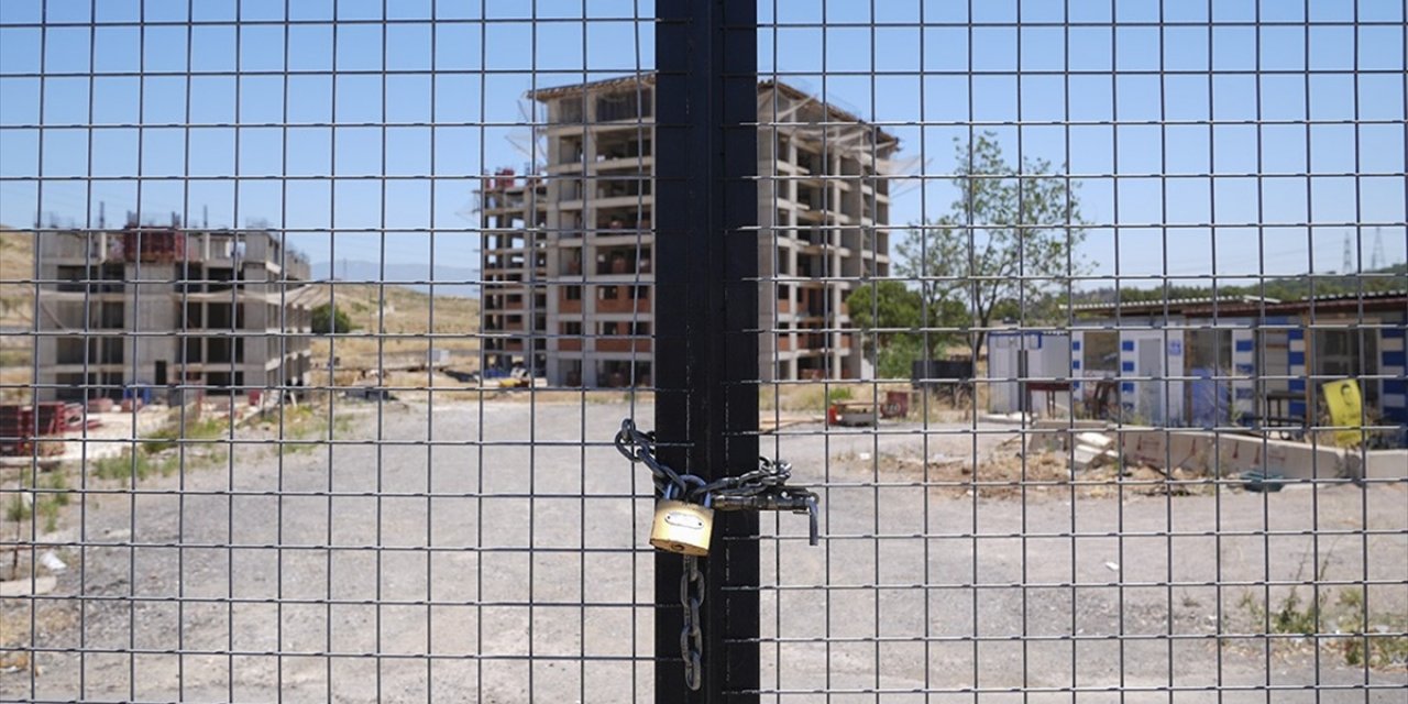 İzmir'de Kentsel Dönüşüm Hak Sahiplerinden Büyükşehir Belediyesine Kira Tepkisi