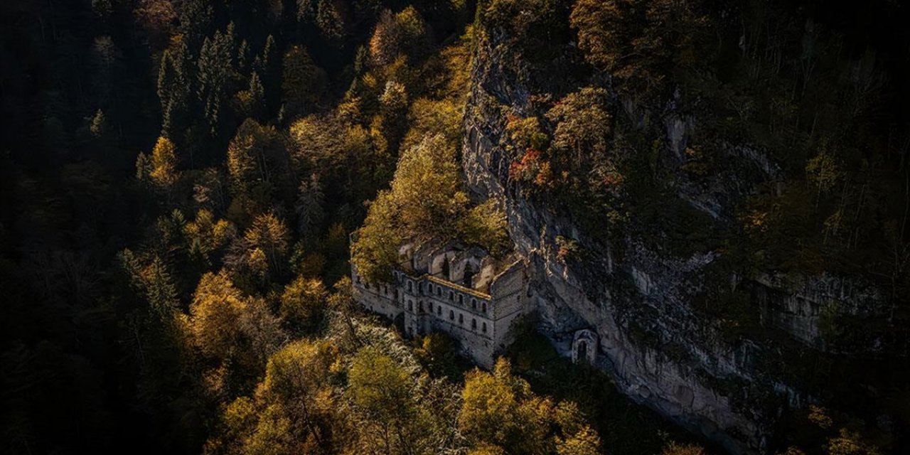 Tarihi Sümela İle Vazelon Manastırları Sonbaharın Tonlarıyla Renklendi