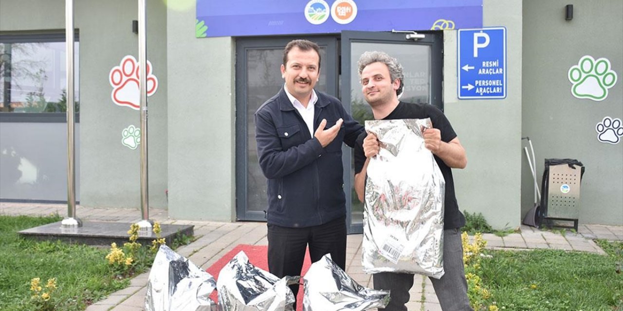 Hareket Komedisi Oyuncularından Her Bilette Sahipsiz Hayvanlara Mama Payı