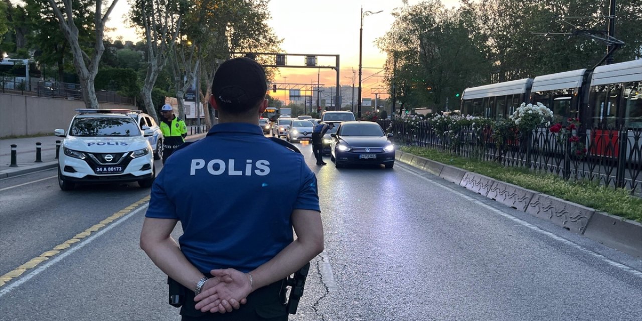 İstanbul'da Yapılan Denetimde 1036 Kişi Gözaltına Alındı