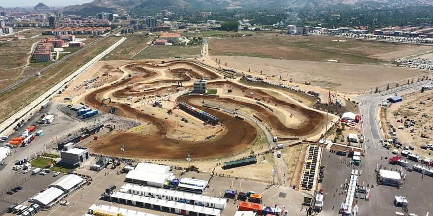 Avrupalı Motosiklet Akrobatları Riskleri Şova Dönüştürecek