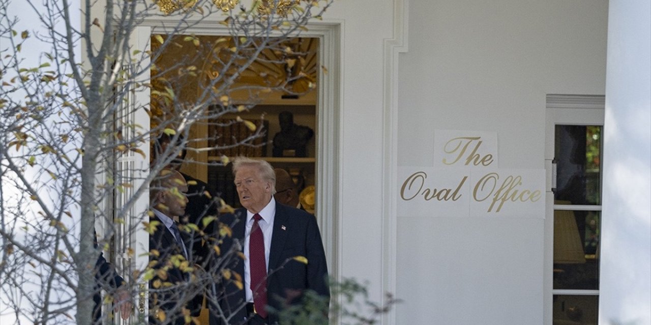 Beyaz Saray'da Üzerinde "Oval Ofis" Yazılı Kağıt "Tabela"ya Demokratlar Tepki Gösterdi