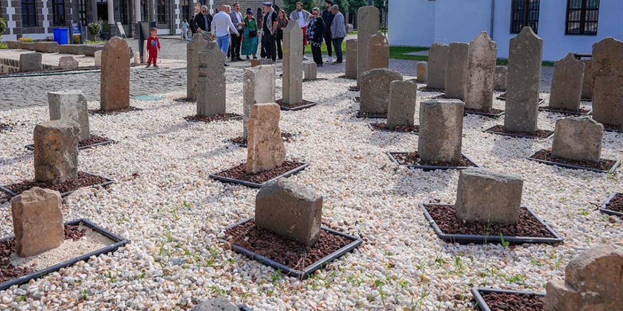 Diyarbakır'da "Medeniyetler Mezarlığı" Sergisi Ziyaretçilerle Buluştu