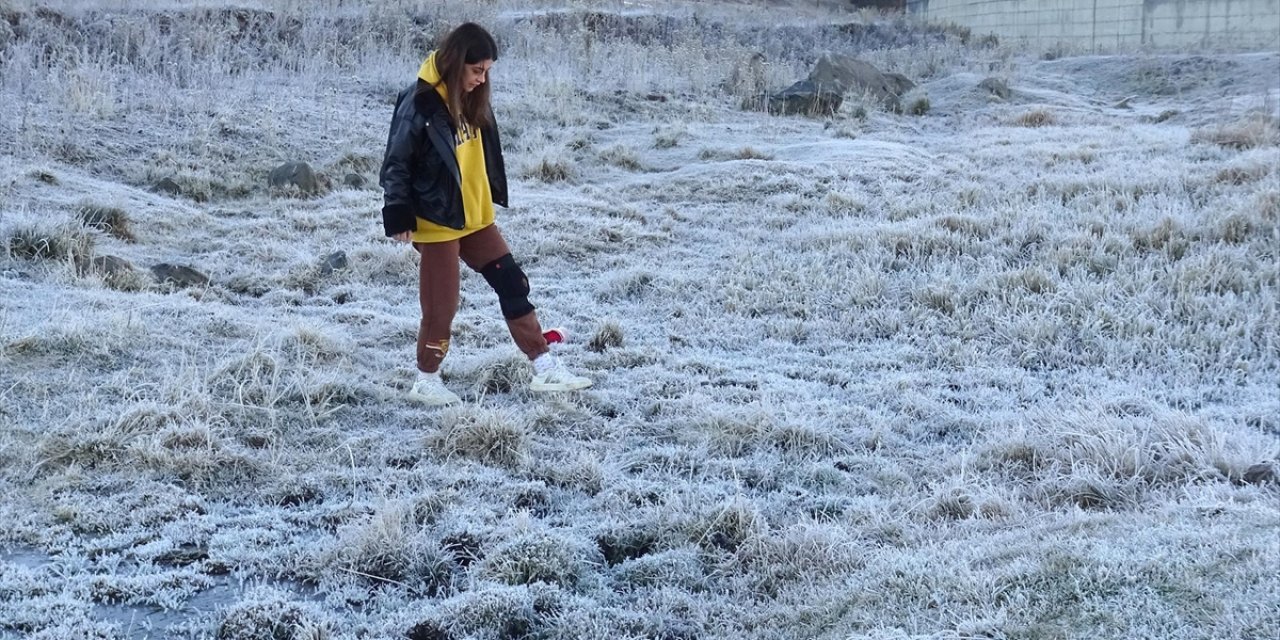 Kars'ta Soğuk Hava ve Kırağı Etkili Oldu