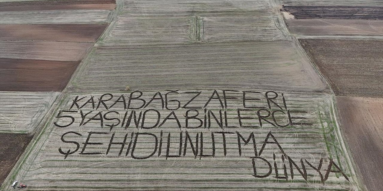 Tarlasına Yazdığı Kutlama Mesajlarıyla Bilinen Kırklarelili Çiftçi Bu Kez de Karabağ Zaferini Kutladı