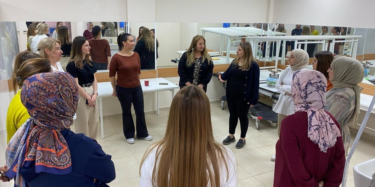 Aile ve Sosyal Hizmetler Bakanlığının "Modüler Aile Eğitim Programı" 42 İlde Daha Uygulanmaya Başlandı