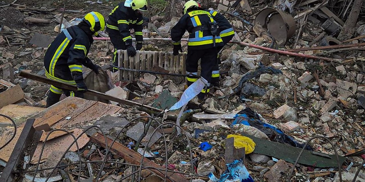 Zelenskiy, Ülkesine Yönelik Saldırılarda 2 Kişinin Öldüğünü, 11 Kişinin Yaralandığını Bildirdi