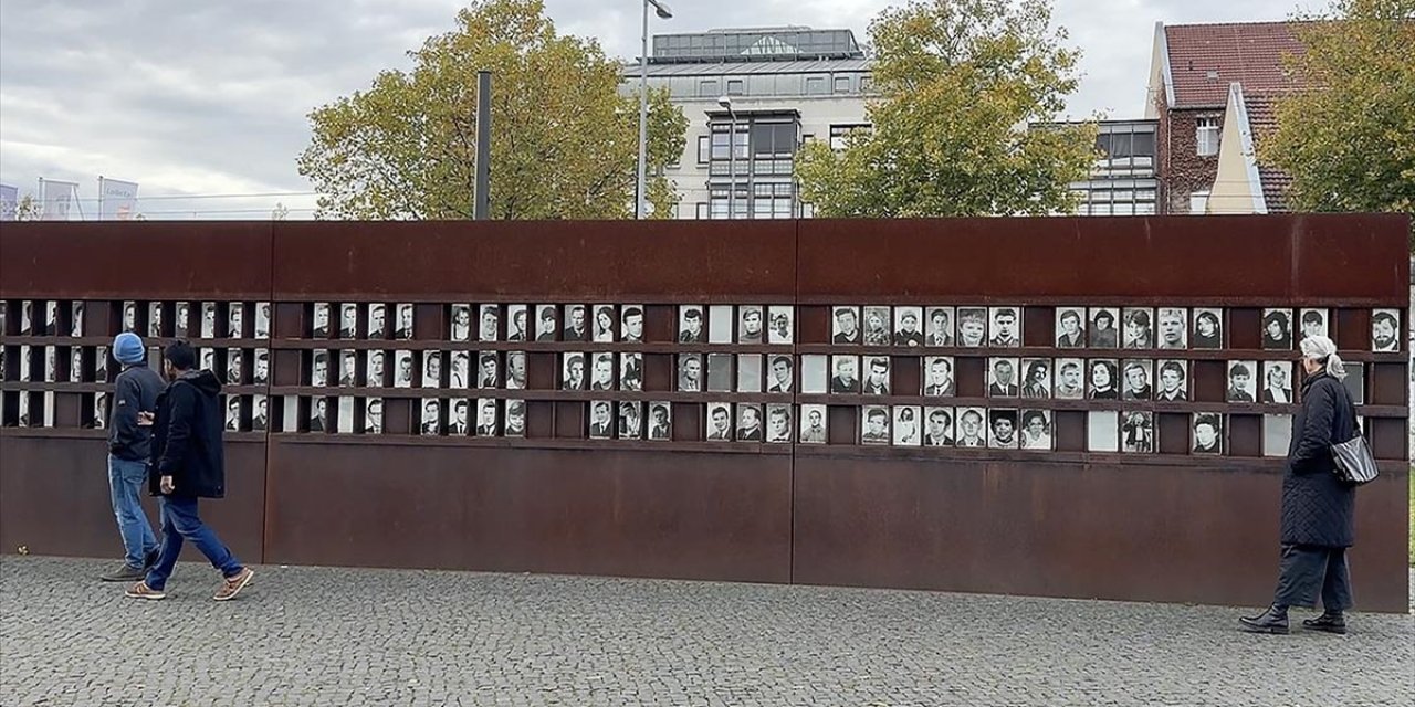 Berlin Duvarı'nın Yıkılışının Üzerinden 36 Yıl Geçti
