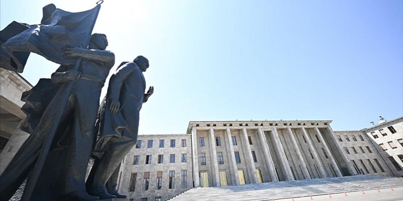 TBMM'nin Ziyaretçi Sayısı Son 13 Ayda 405 Bine Yaklaştı