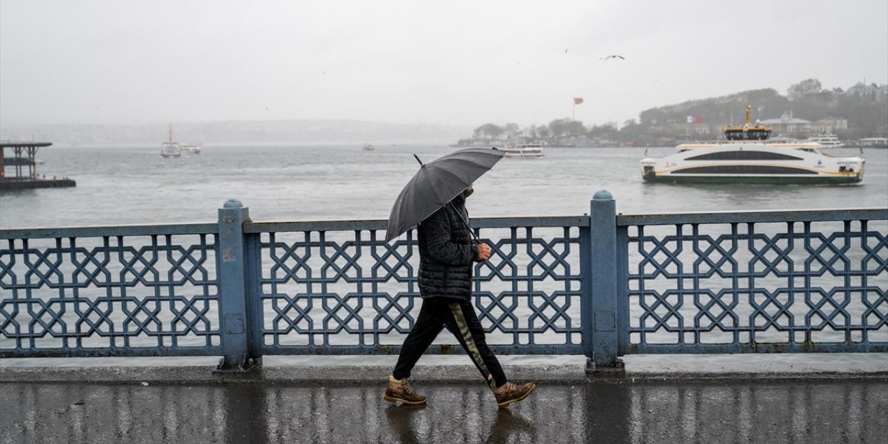 Akom, İstanbul'da Bugün Kuvvetli Sağanak Beklendiğini Bildirdi