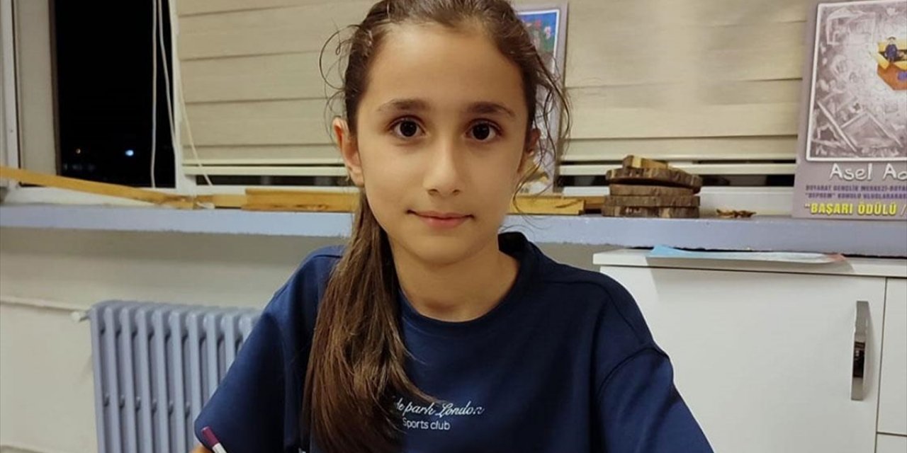 Sinop'ta İlkokul Öğrencisi Çizdiği Karikatürle Dünya Birincisi Oldu