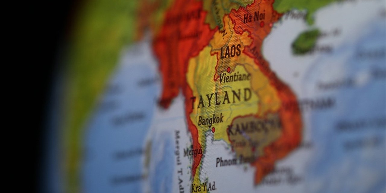 Tayland, Barış Anlaşmasını Askıya Almasının Ardından Kamboçya Tarafına Ateş Açtı