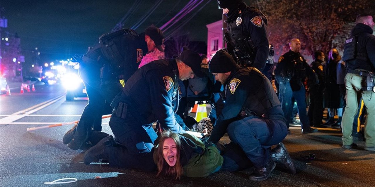 ABD'de Polis, Eski İsrail Savunma Bakanı Gallant'ı Protesto Edenlere Sert Müdahalede Bulundu