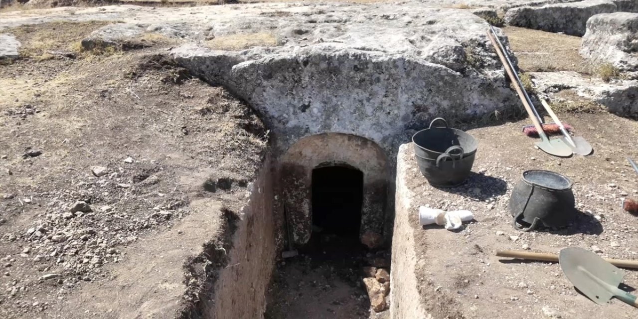 Adıyaman'daki Tharsa Antik Kenti'nde 1800 Yıllık Oda Mezarı Bulundu