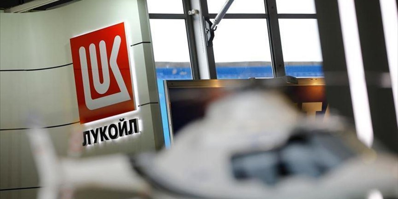 Bulgaristan'ın Lukoil'e Uygulanacak Yaptırımlardan Geçici Muaf Olması Ülkede Olumlu Karşılandı