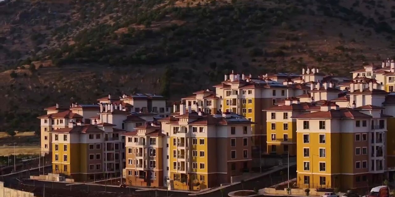 İletişim Başkanı Duran'dan Adıyaman'da Deprem Konutlarının Anahtar Teslim Törenine İlişkin Paylaşım