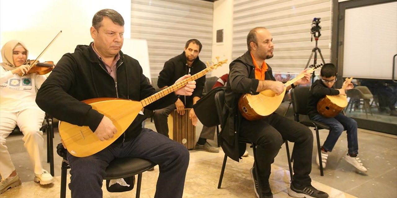 "Bir Başka Orkestra"nın Özel Bireyleri Müzikle Engelleri Aşıyor