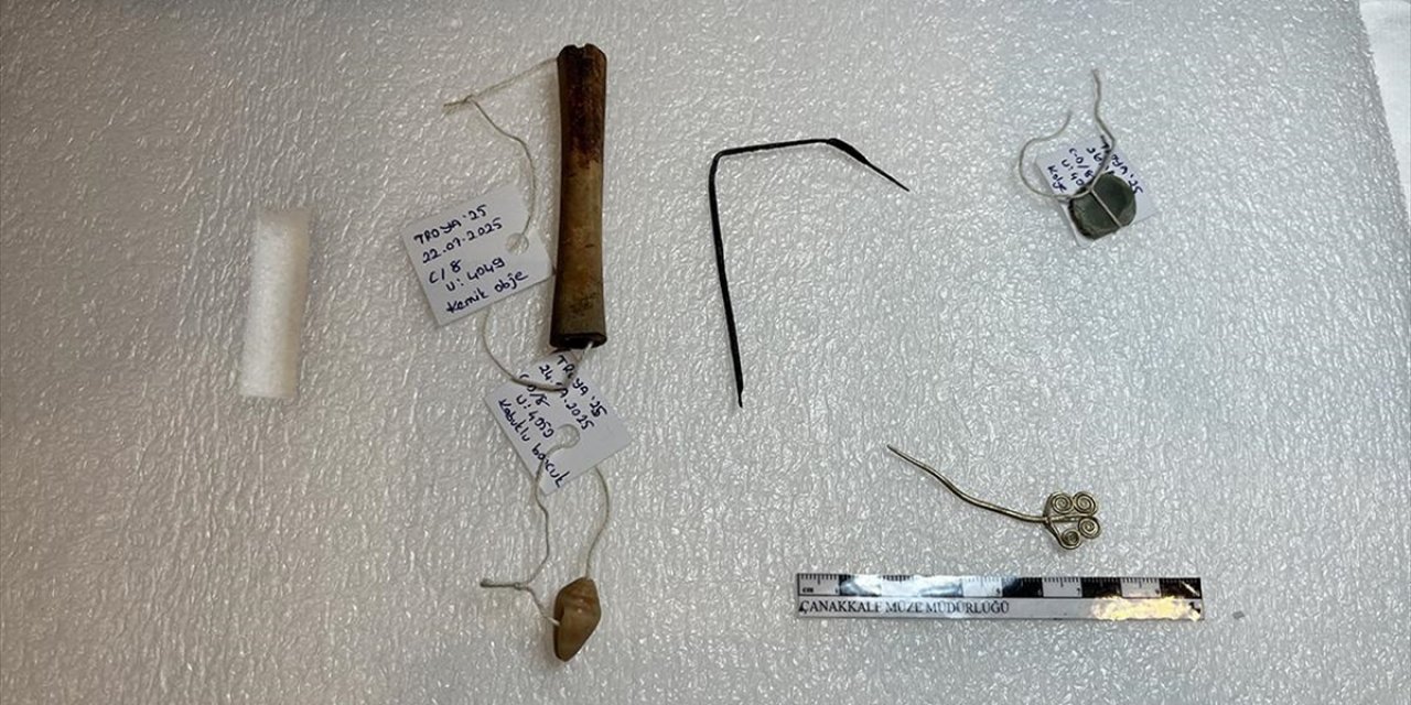 Troya'da Kıtalararası Ticarete İşaret Eden 4 Bin 500 Yıllık Parçalar Bulundu