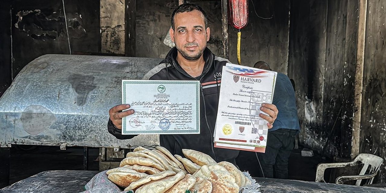 Gazze'de Akademisyen Olma Hayali Kuran Ebu Islih, Üniversiteler Yıkılınca Diplomalı Fırıncı Oldu