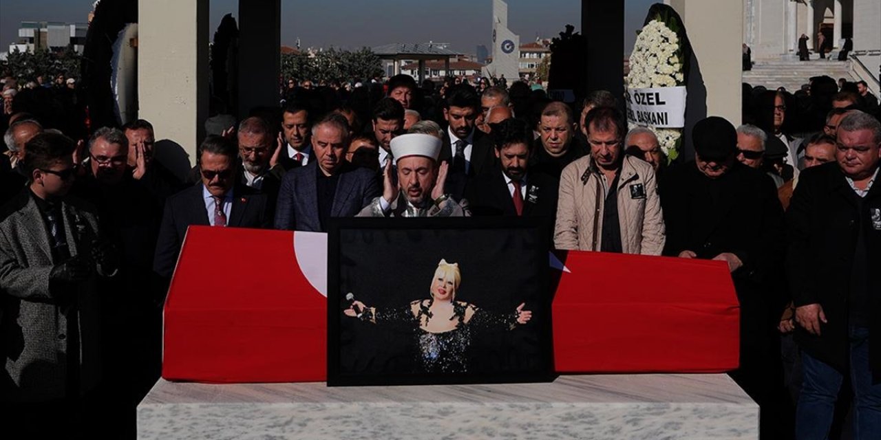 Sanatçı Muazzez Abacı, Ankara'da Son Yolculuğuna Uğurlandı