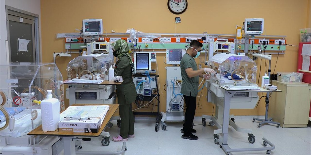 Prematüre İkiz Bebekler, Sağlık Çalışanlarının "Şefkat Nöbeti" İle Hayata Tutundu