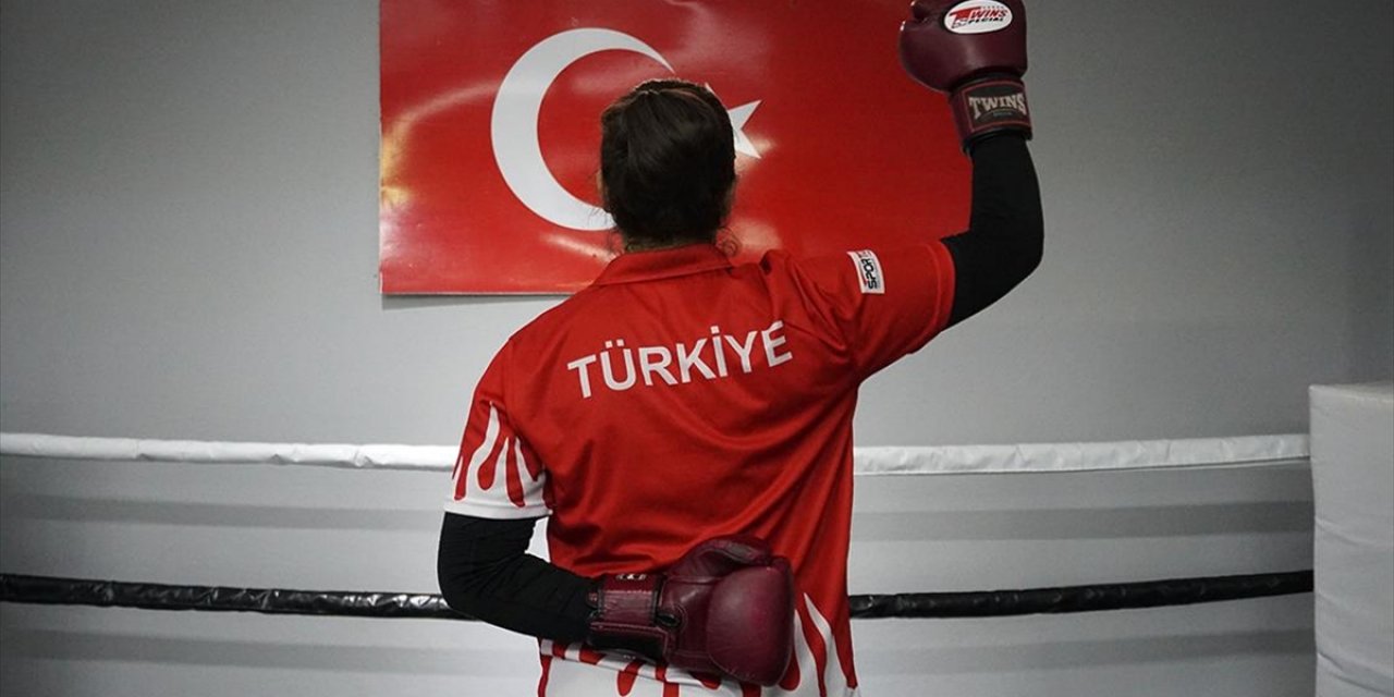 Genç Kick Boksçu Yağmur, Avrupa'daki Başarısını Büyükler Kategorisine Taşımayı Hedefliyor