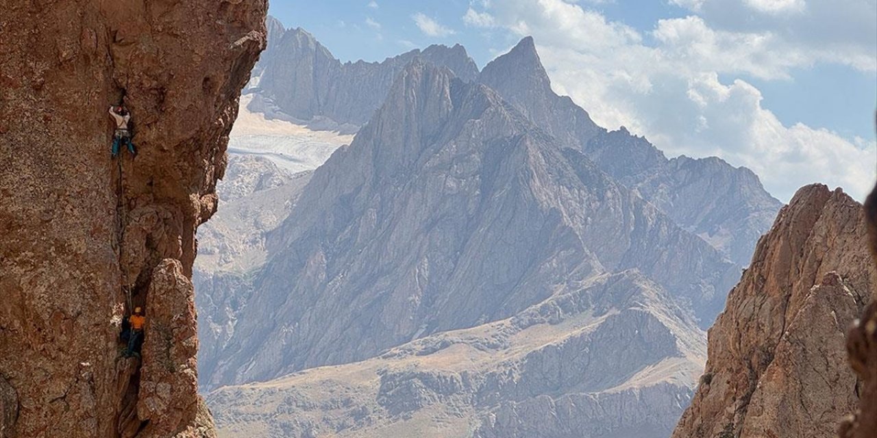 Ünlü Dağcılar, Hakkari'deki Dağlarda 8 Yeni Tırmanış Rotası Oluşturdu