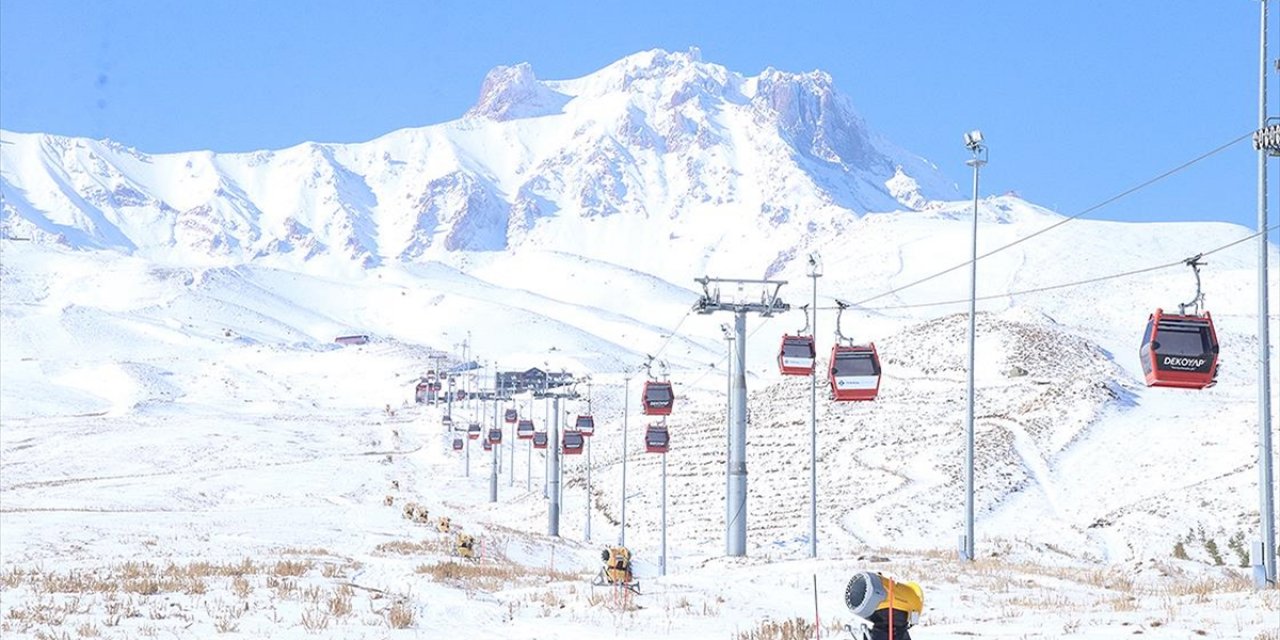 Kasımda Yağan Kar Erciyes'te Kayak Keyfi İçin Geri Sayımı Başlattı