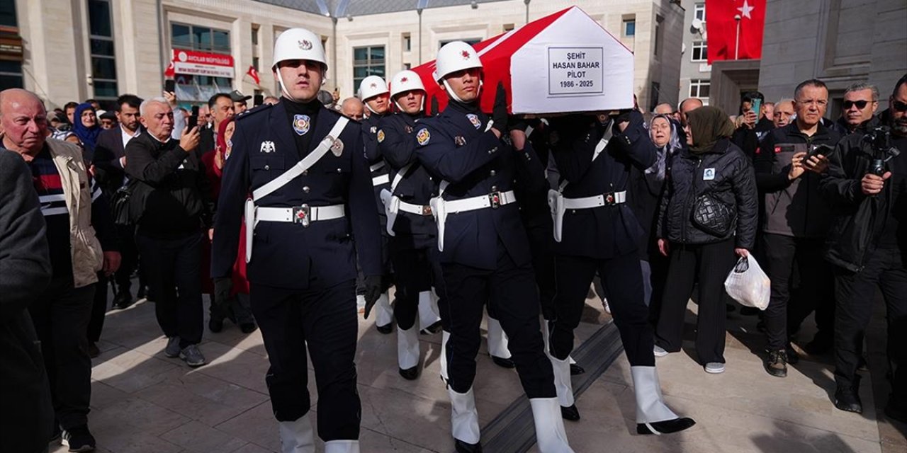 Hırvatistan'daki Uçak Kazasında Şehit Olan Pilot Hasan Bahar Son Yolculuğuna Uğurlandı