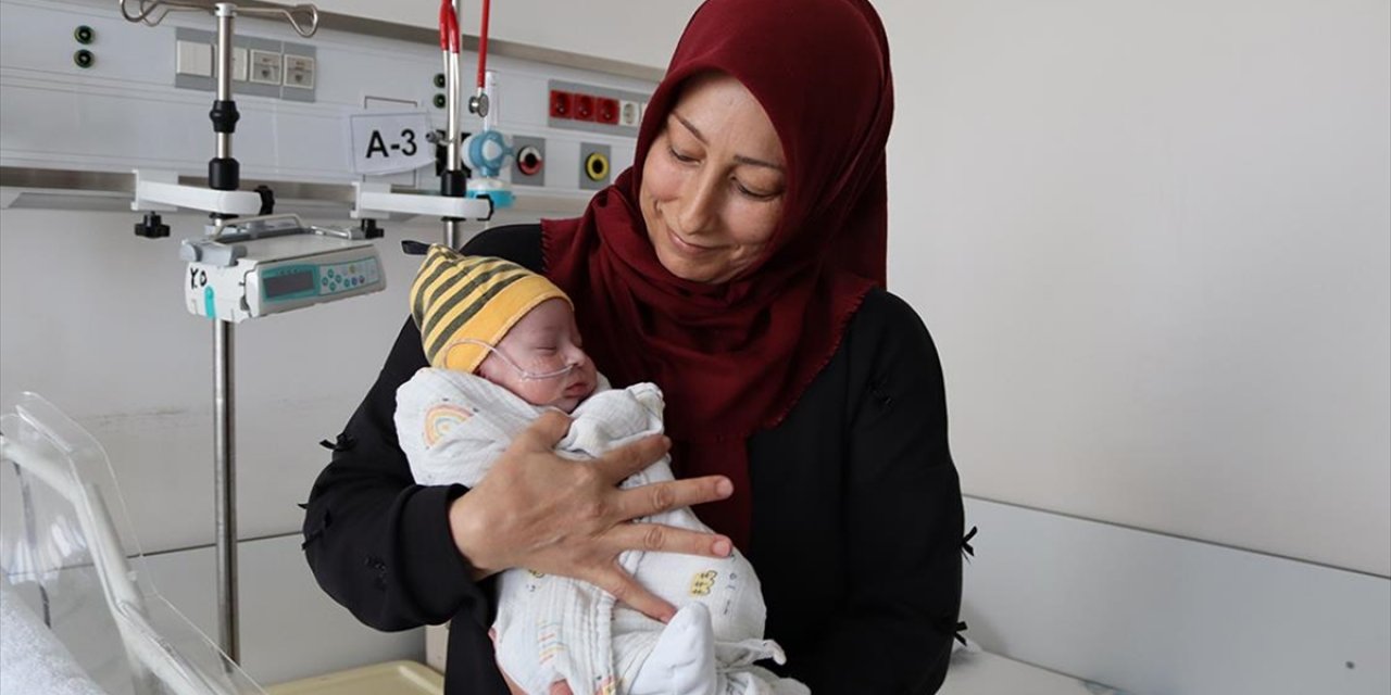 Akciğerlerine Fazla Kan Giden Bebek, Riskli Kalp Ameliyatıyla Solunum Cihazından Kurtuldu