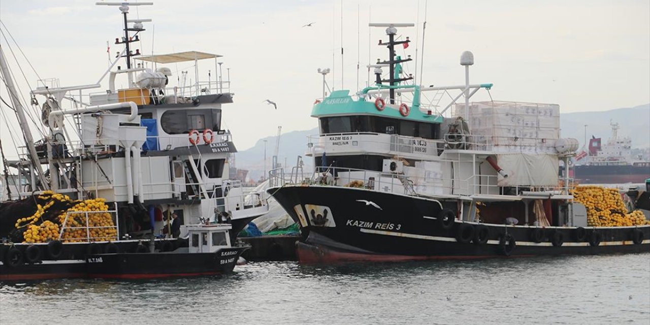 Tekirdağlı Balıkçılar Lodos Nedeniyle 2 Gündür Denize Açılamıyor