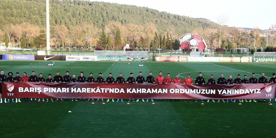 A Milli Futbol Takımı'ndan Mehmetçik'e Destek