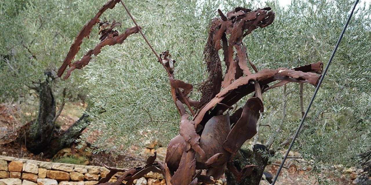 Lübnanlı Sanatçı Nassar, Şarapnel ve Savaş Kalıntılarını "Barış Mesajı Taşıyan" Eserlere Dönüştürüyor