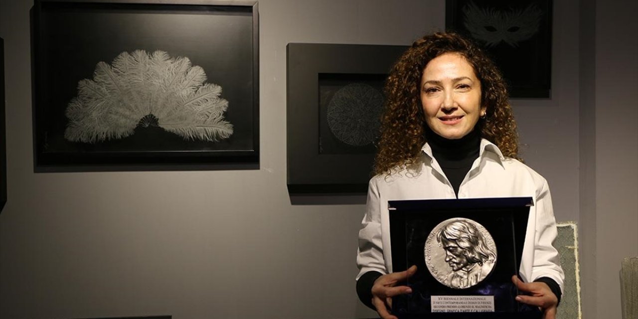 Tuval Gibi Kullandığı Camı Sabırla İşleyip Sanat Eserine Dönüştürüyor