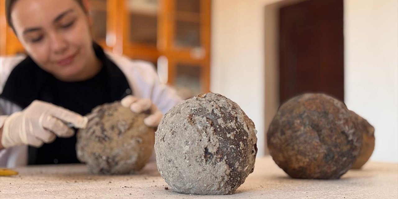 Konya'da Selçuklu Kalesinin Topuzları Gün Yüzüne Çıkarıldı