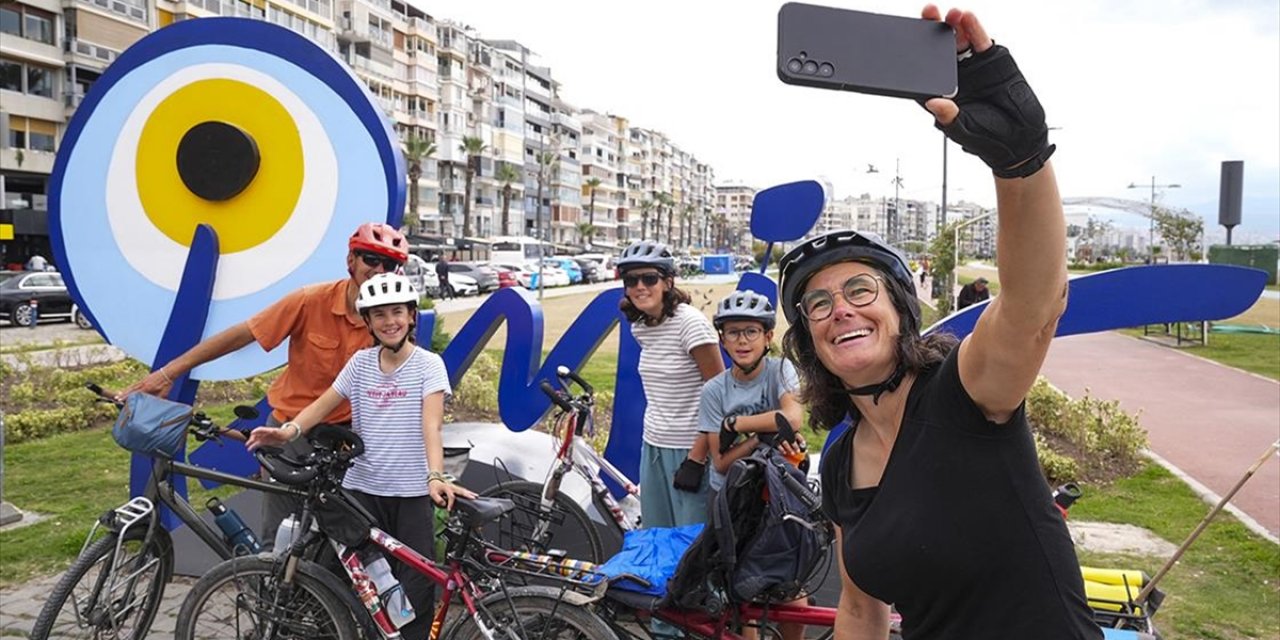 Bisikletle Dünya Turuna Çıkan Fransız Ailenin Durağı İzmir Oldu