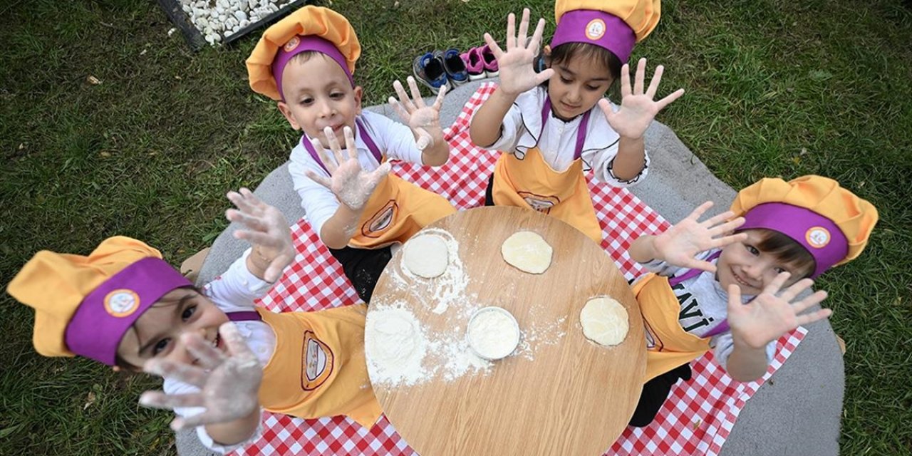 Çocuklar Aile Kavramını "Geçmişin İzini Sürerek" Öğreniyor