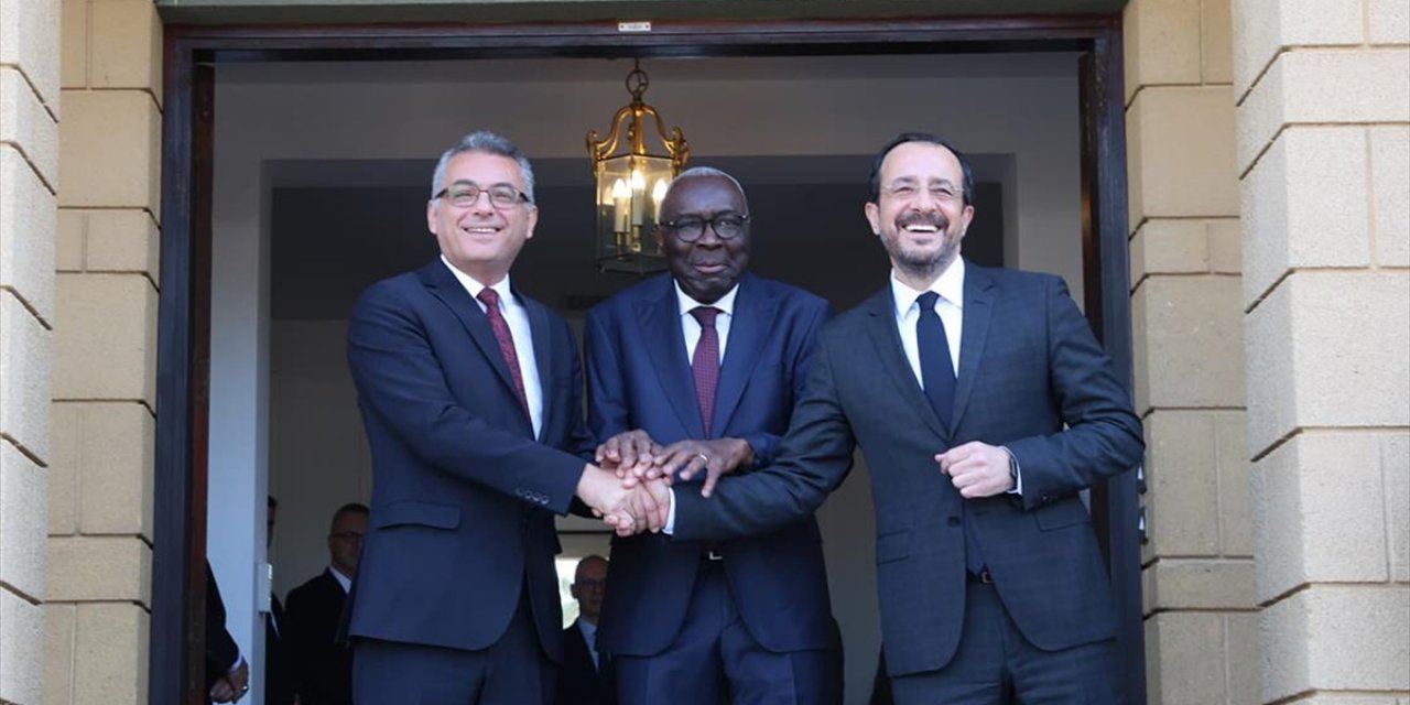 KKTC Cumhurbaşkanı Erhürman İle GKRY Lideri Hristodulidis Ara Bölgede Görüştü