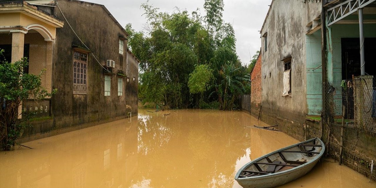 Vietnam'da Şiddetli Yağışların Yol Açtığı Sellerde 41 Kişi Hayatını Kaybetti