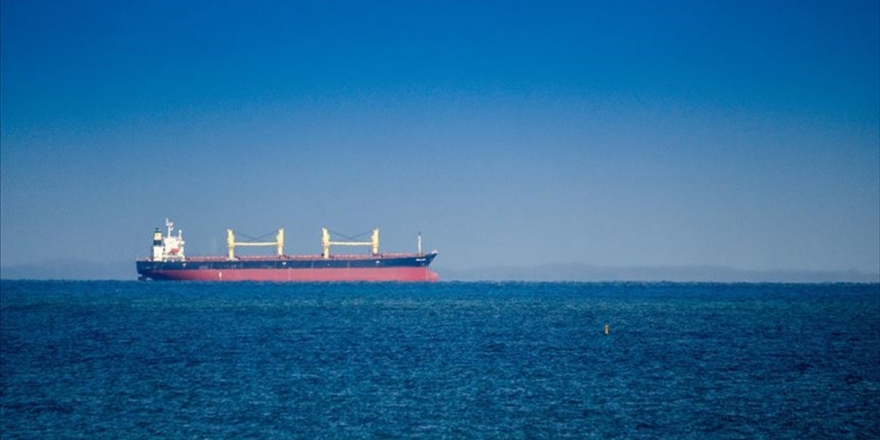 Suudi Arabistan'ın Cidde Kenti Açıklarında İran'a Ait Tanker İki Roketle Vuruldu