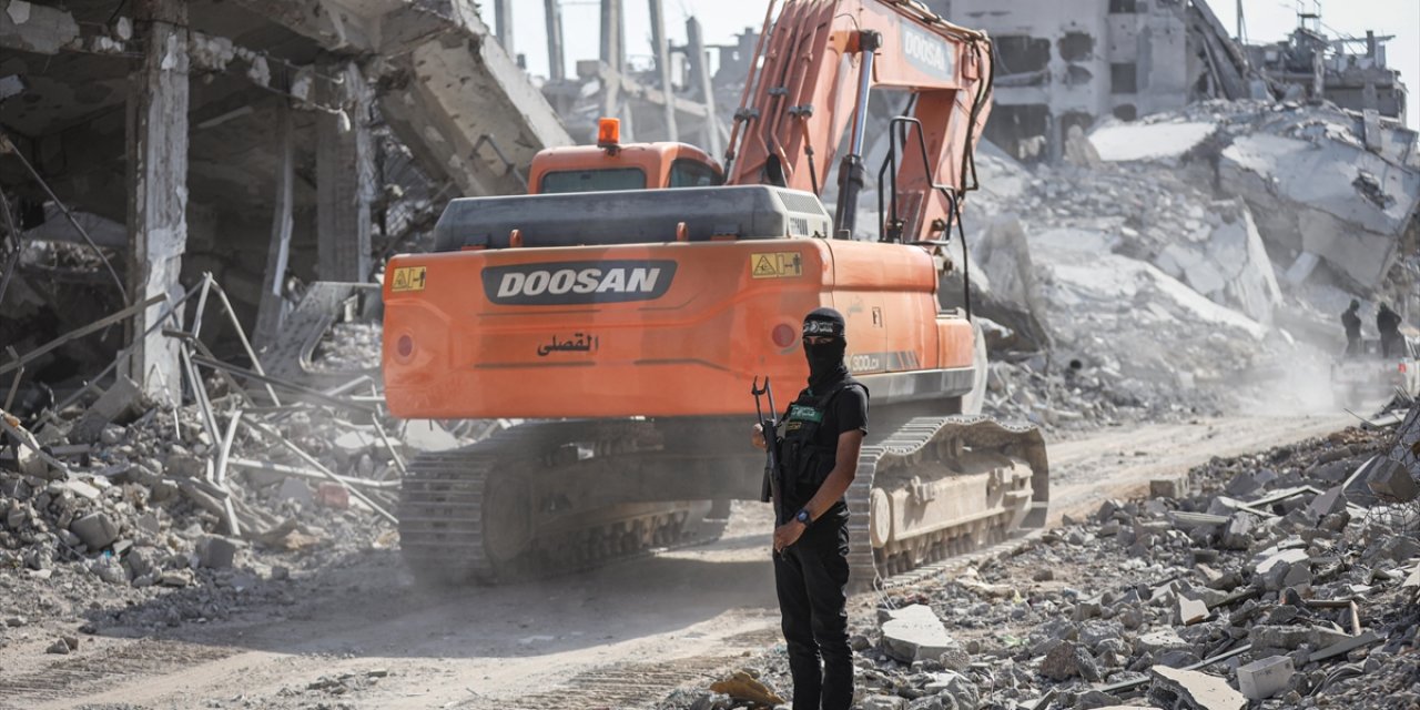 Gazze’de İsrail’in Neden Olduğu Yıkımın Enkazı Altında Kalan Kayıp Cenazeler Tek Ekskavatörle Aranacak